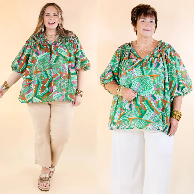 Effortless Style V Neck Tropical Print Top in Green